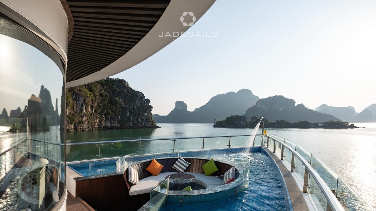 Luxury Day Cruise Halong Jade Sails