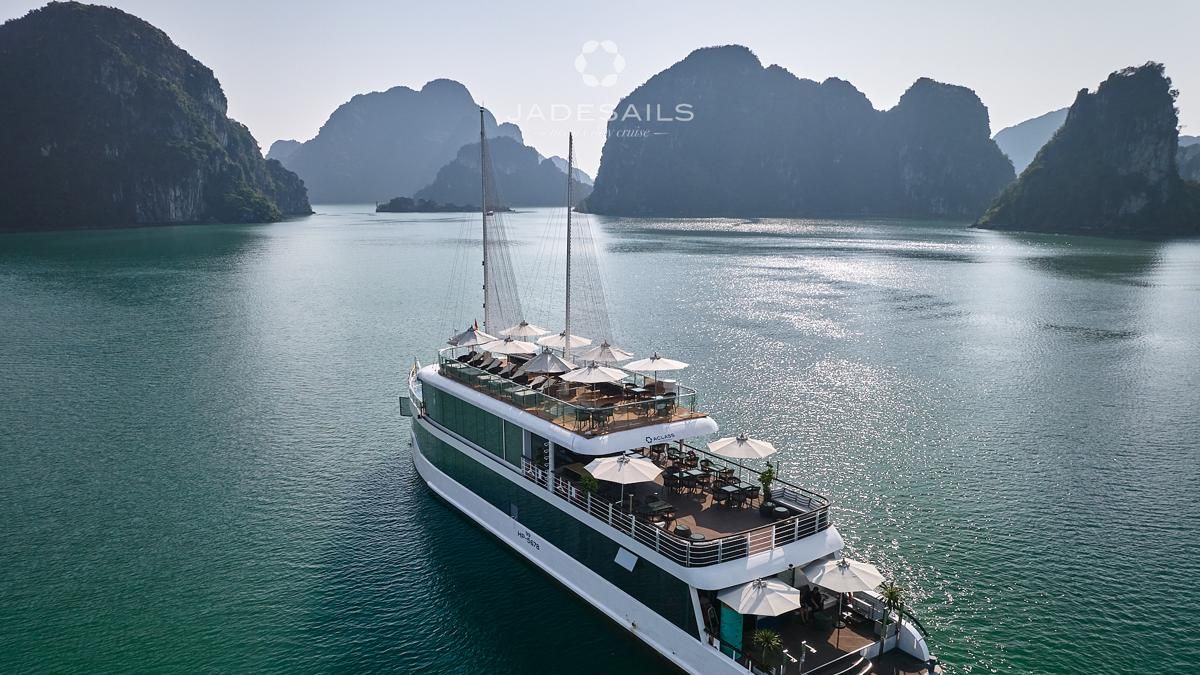 Luxury Day Cruise Halong Jade Sails