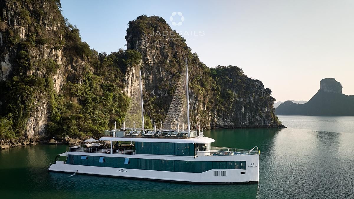 Luxury Day Cruise Halong Jade Sails