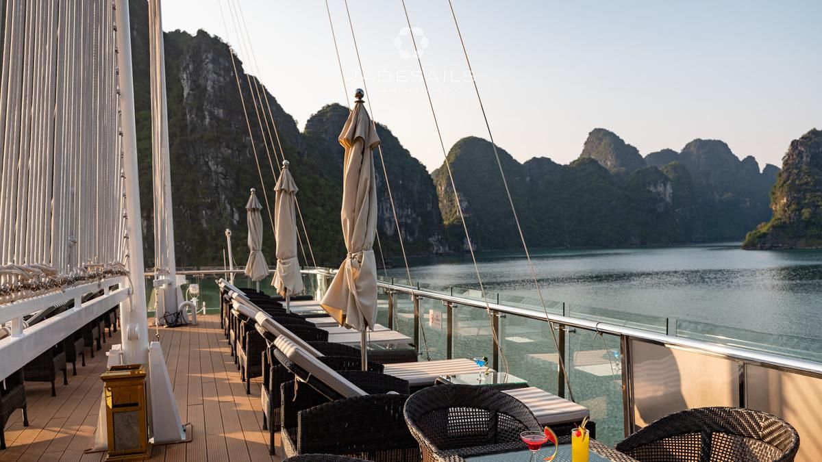 Luxury Day Cruise Halong Jade Sails