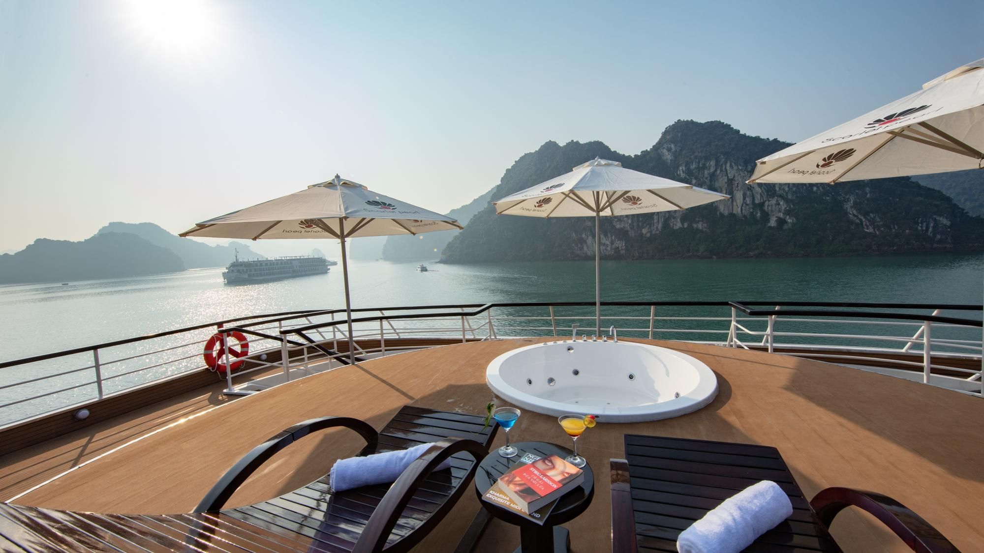 Scarlet Pearl Halong Cruises sundesk