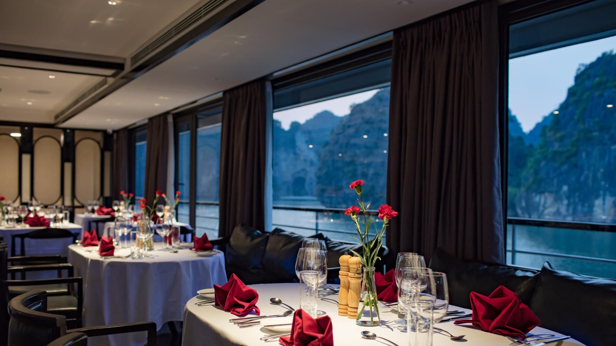 Scarlet Pearl Halong Cruises Restaurant