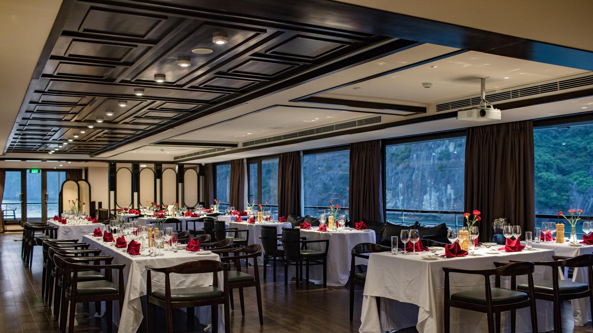 Scarlet Pearl Halong Cruises Restaurant