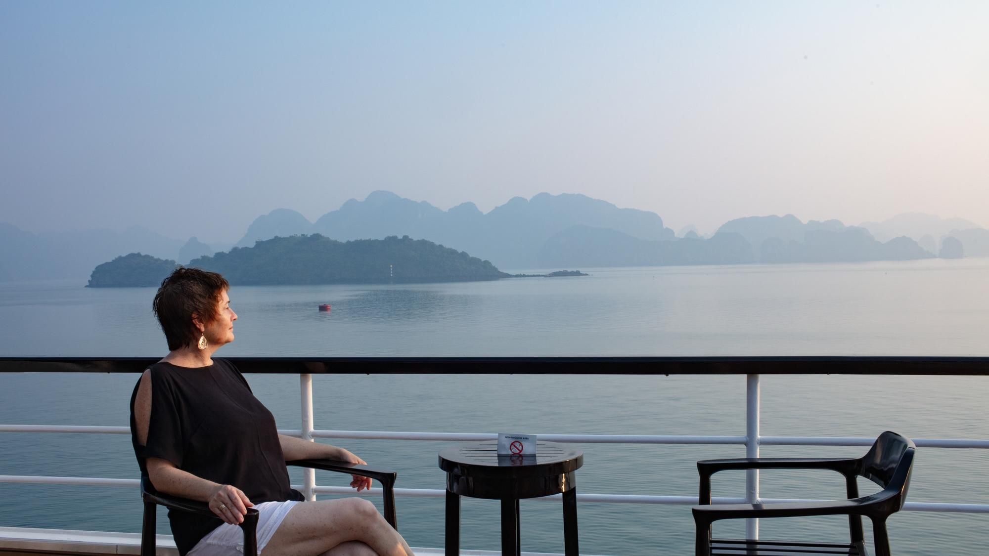 Scarlet Pearl Halong Cruises Sundesk