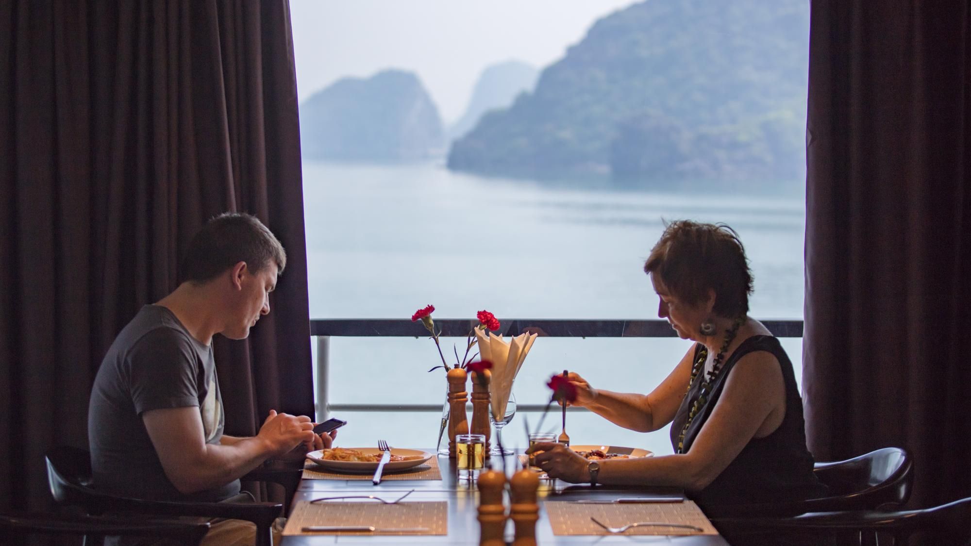 Scarlet Pearl Halong Cruises Restaurant