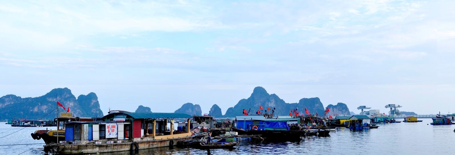 fishing village bai tu long bay