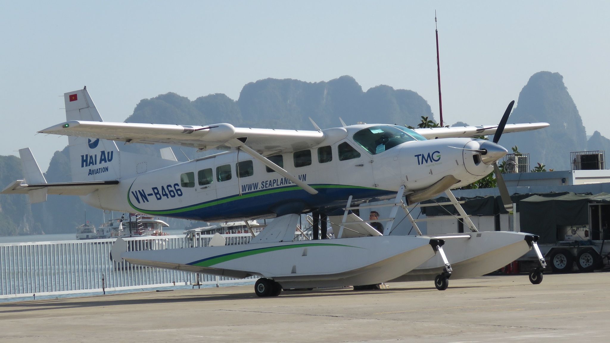 halong bay seaplane