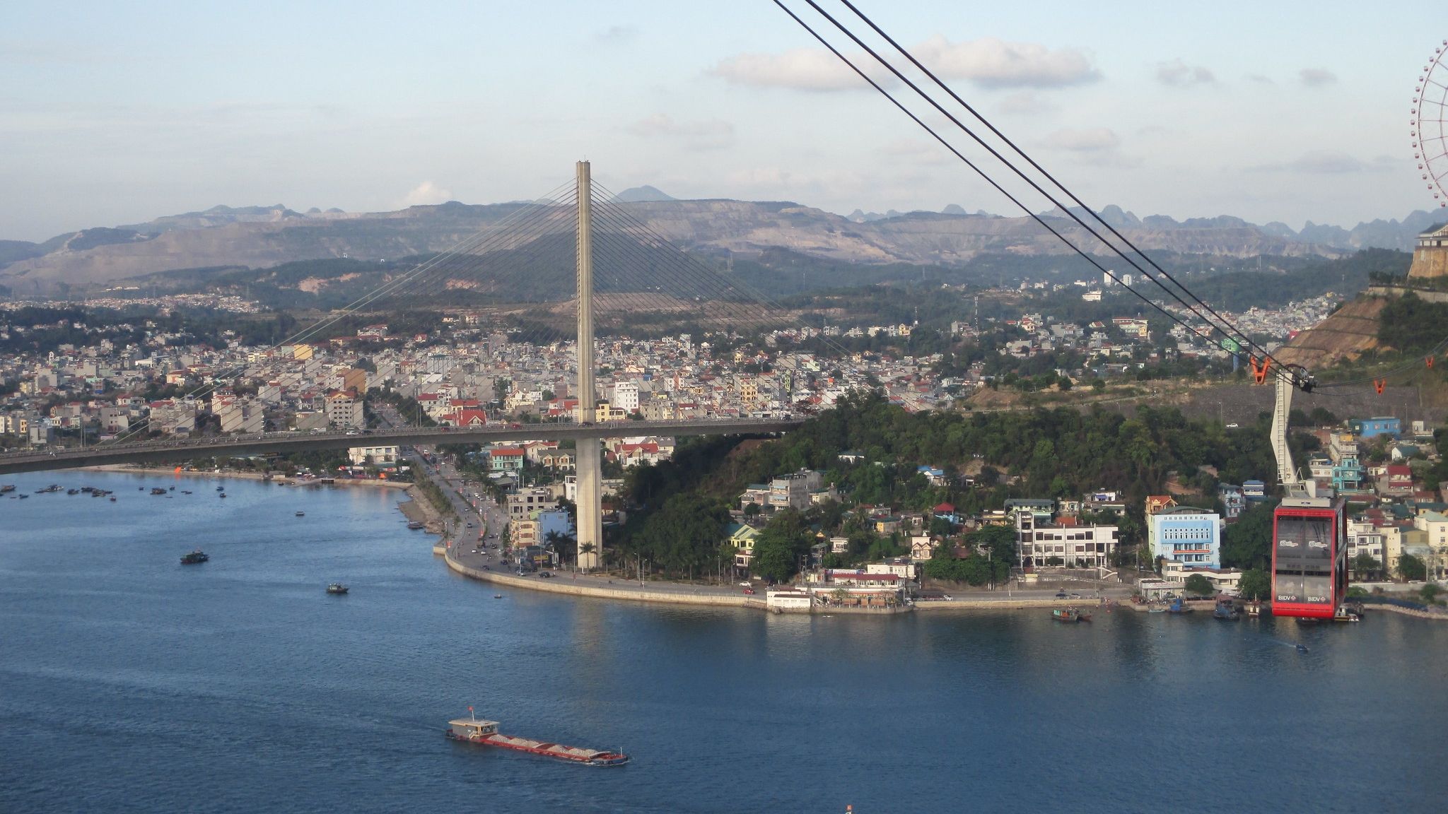 queen cable car above halong