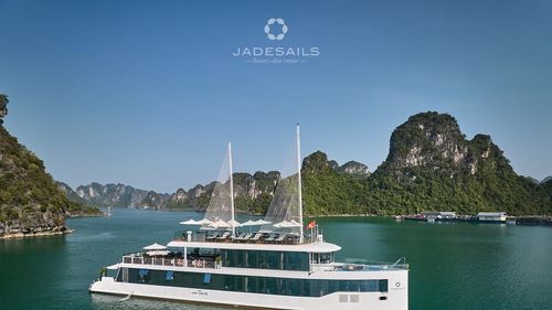 Luxury Day Cruise Halong Jade Sails