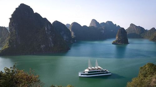 Luxury Day Cruise Halong Jade Sails