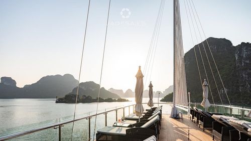 Luxury Day Cruise Halong Jade Sails