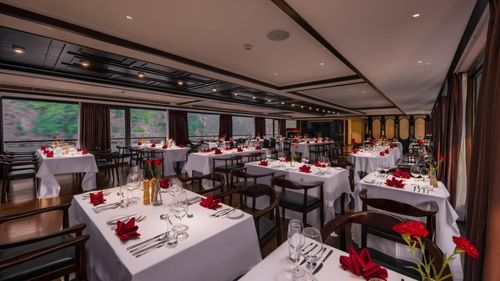 Scarlet Pearl Halong Cruises Restaurant